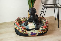Katsu-peti v&auml;rikk&auml;&auml;ll&auml; kuosilla (65x40x26 cm)